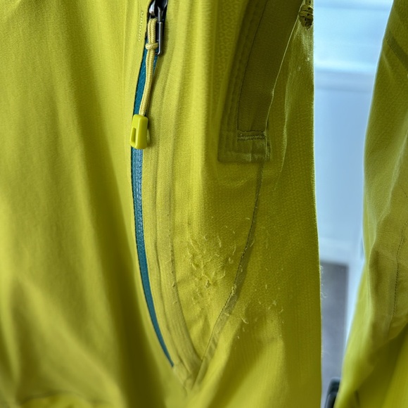 Patagonia light rain jacket - Picture 5 of 7